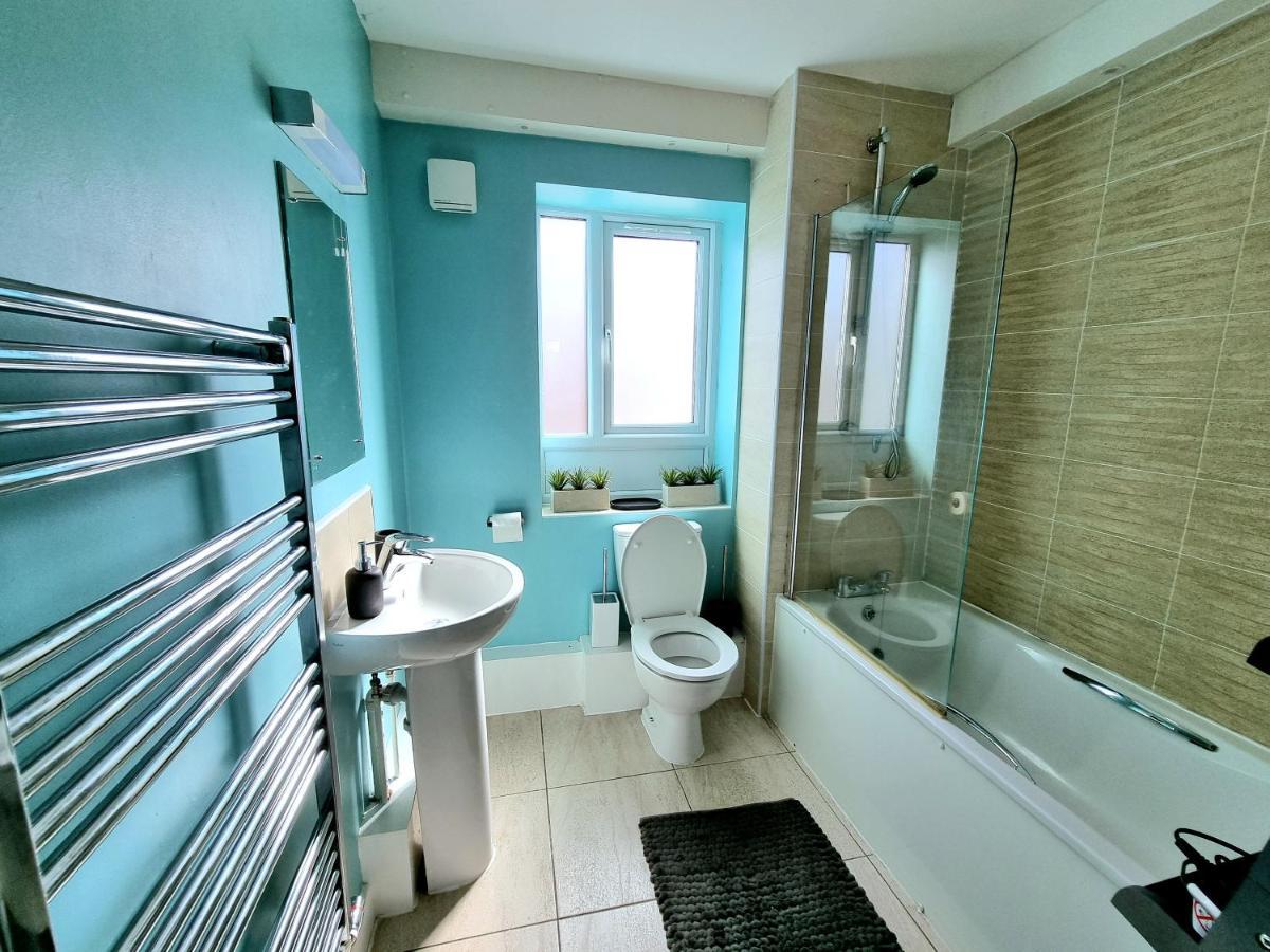 Luxury 2-Bedroom Service Apartment With Balcony Манчестер Екстер'єр фото